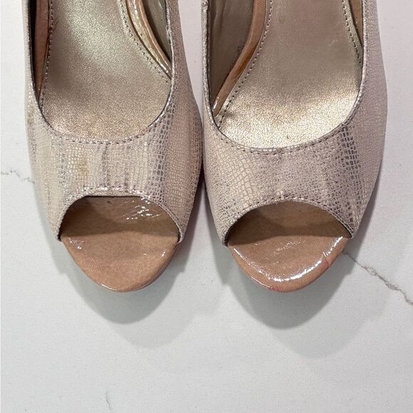 Bandolino | Mylah Gold Metallic Women’s Peep-toe Heels Pumps Size 7.5 - Picture 6 of 12